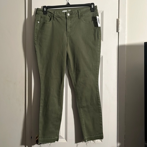 Old Navy Denim - Old navy super skinny ankle’s jeans. Olive green color